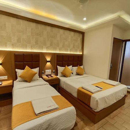 Hotel Riva International Goregaon- Near Nesco ムンバイ エクステリア 写真