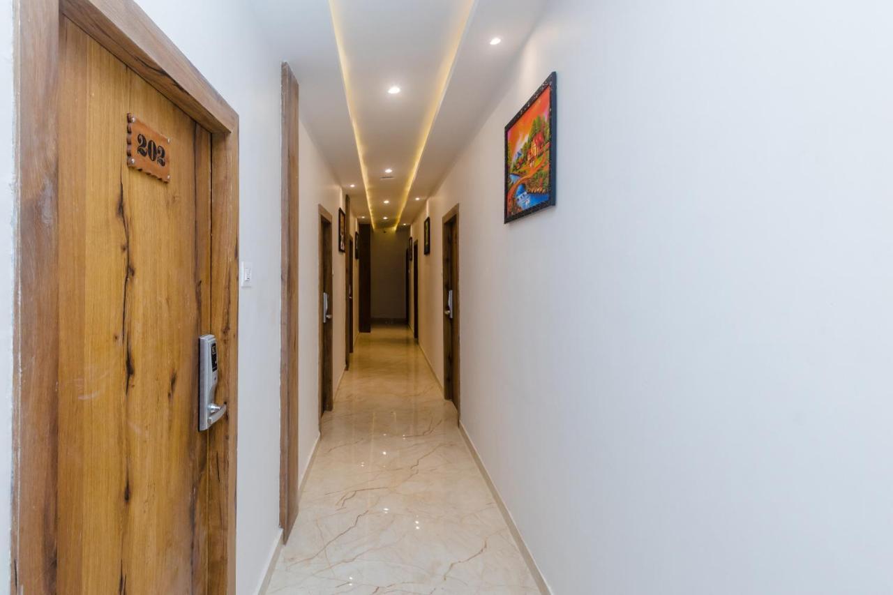 Hotel Riva International Goregaon- Near Nesco ムンバイ エクステリア 写真