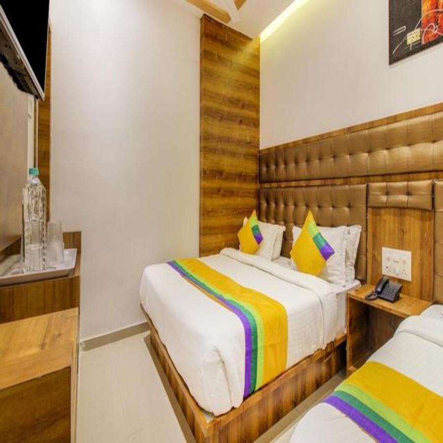 Hotel Riva International Goregaon- Near Nesco ムンバイ エクステリア 写真