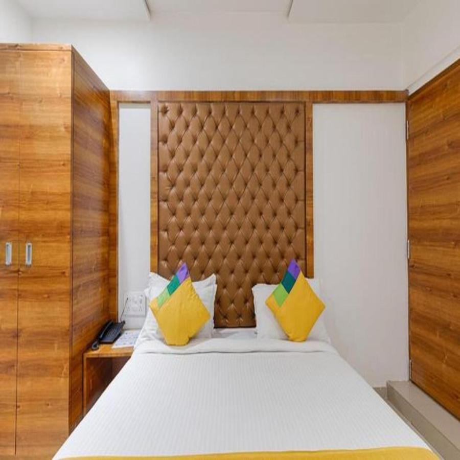 Hotel Riva International Goregaon- Near Nesco ムンバイ エクステリア 写真