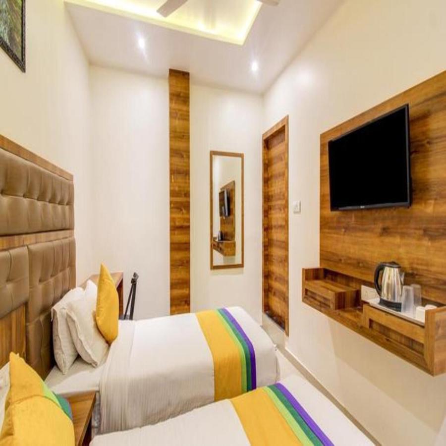 Hotel Riva International Goregaon- Near Nesco ムンバイ エクステリア 写真