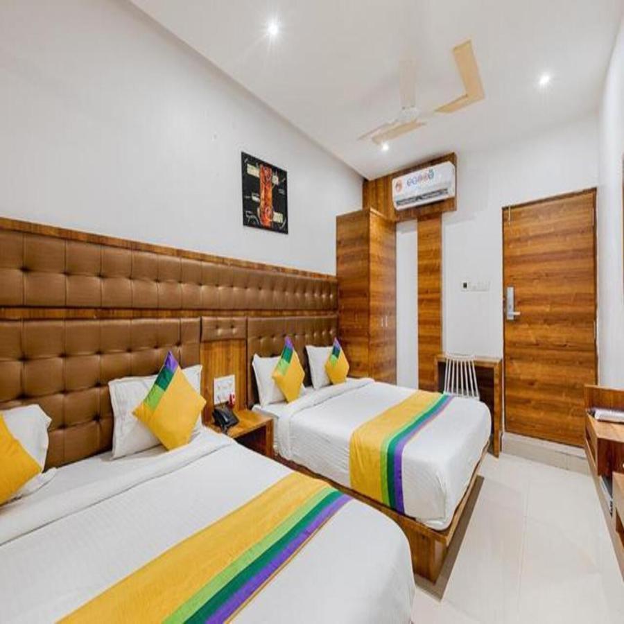 Hotel Riva International Goregaon- Near Nesco ムンバイ エクステリア 写真