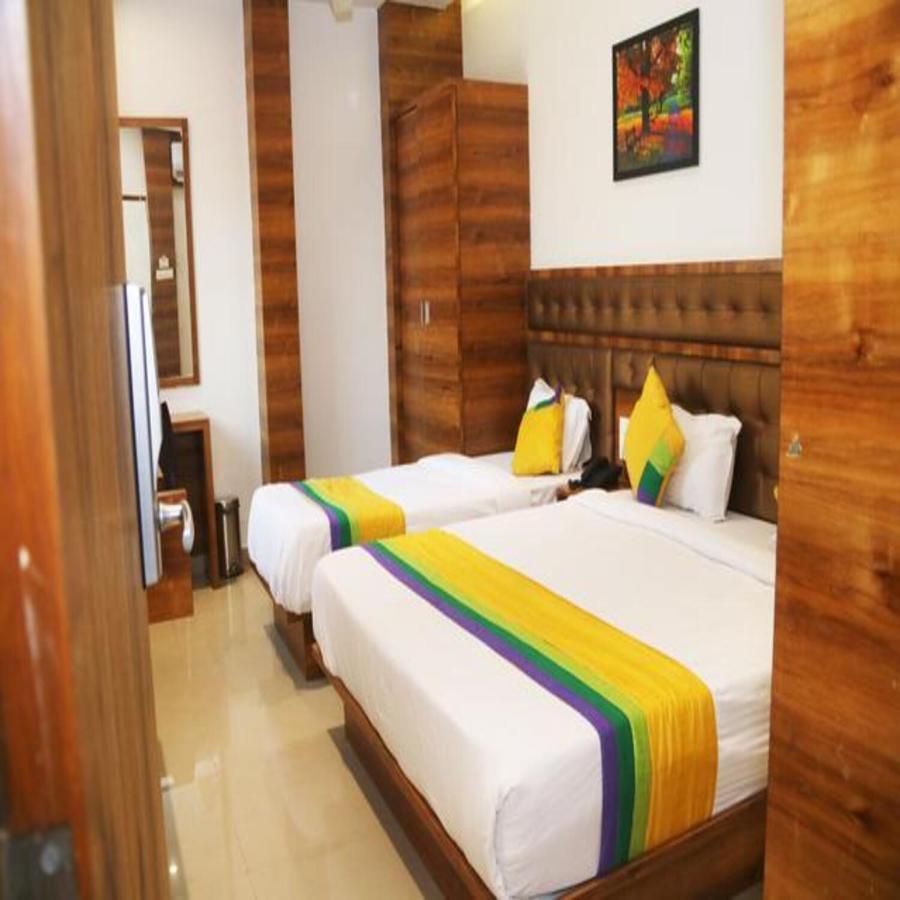 Hotel Riva International Goregaon- Near Nesco ムンバイ エクステリア 写真
