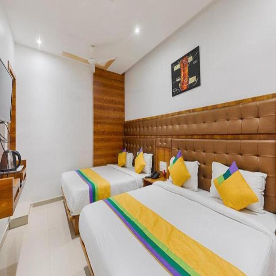 Hotel Riva International Goregaon- Near Nesco ムンバイ エクステリア 写真