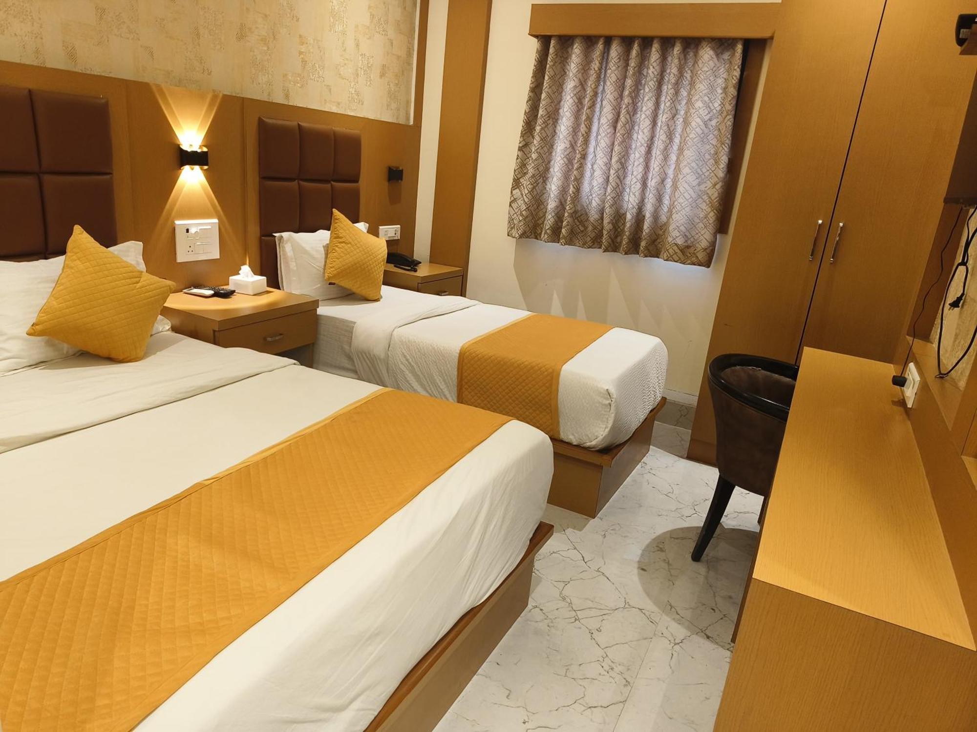 Hotel Riva International Goregaon- Near Nesco ムンバイ エクステリア 写真