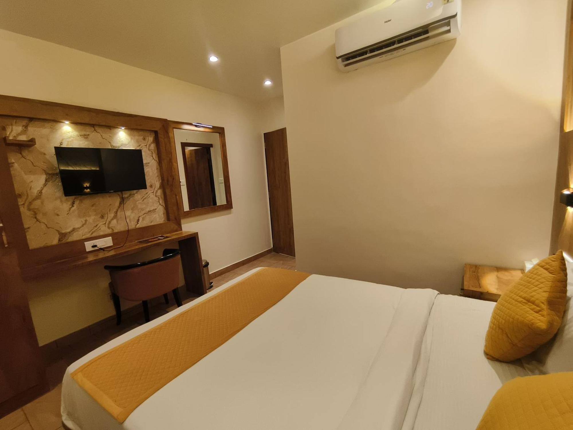 Hotel Riva International Goregaon- Near Nesco ムンバイ エクステリア 写真