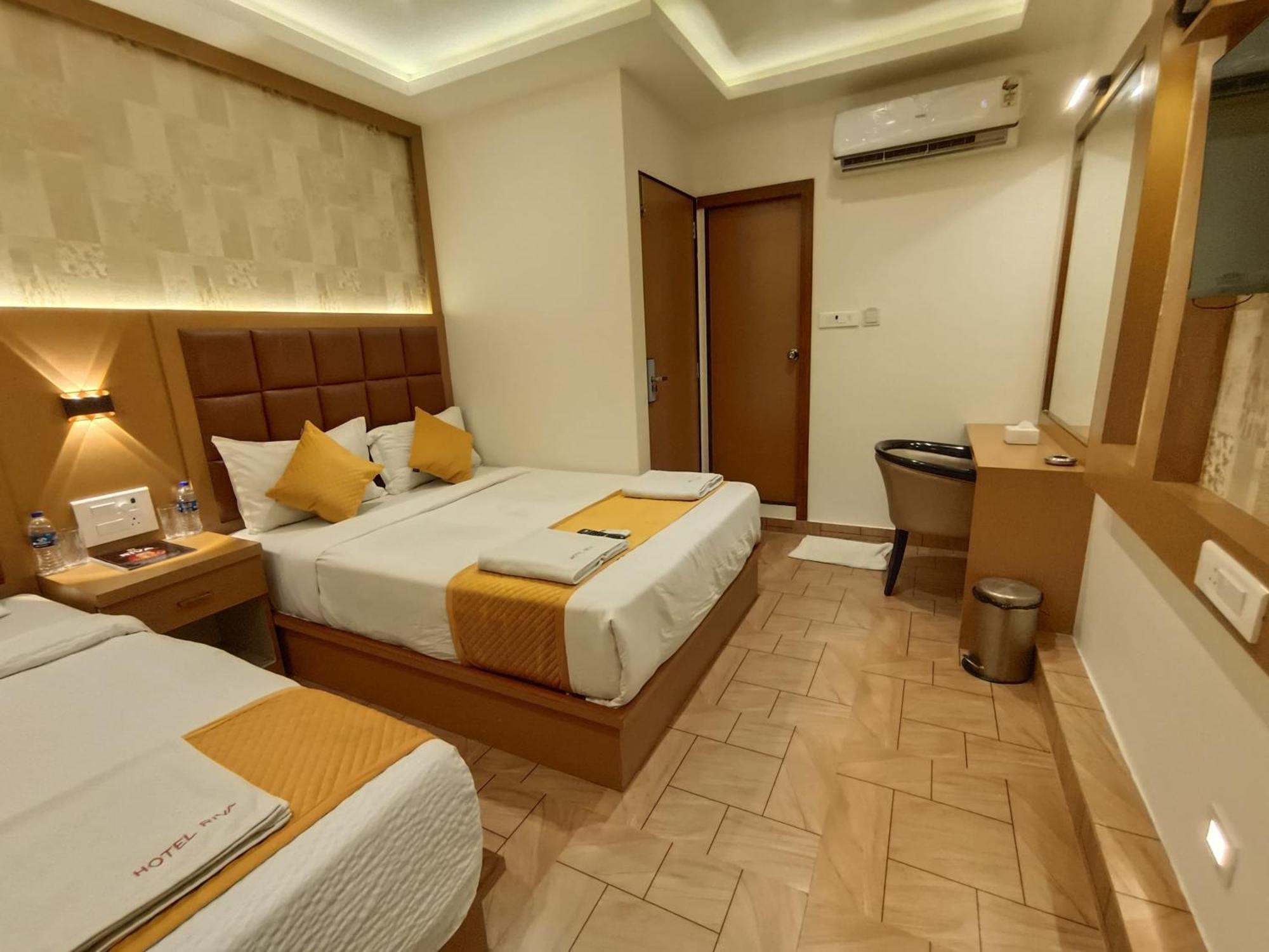 Hotel Riva International Goregaon- Near Nesco ムンバイ エクステリア 写真