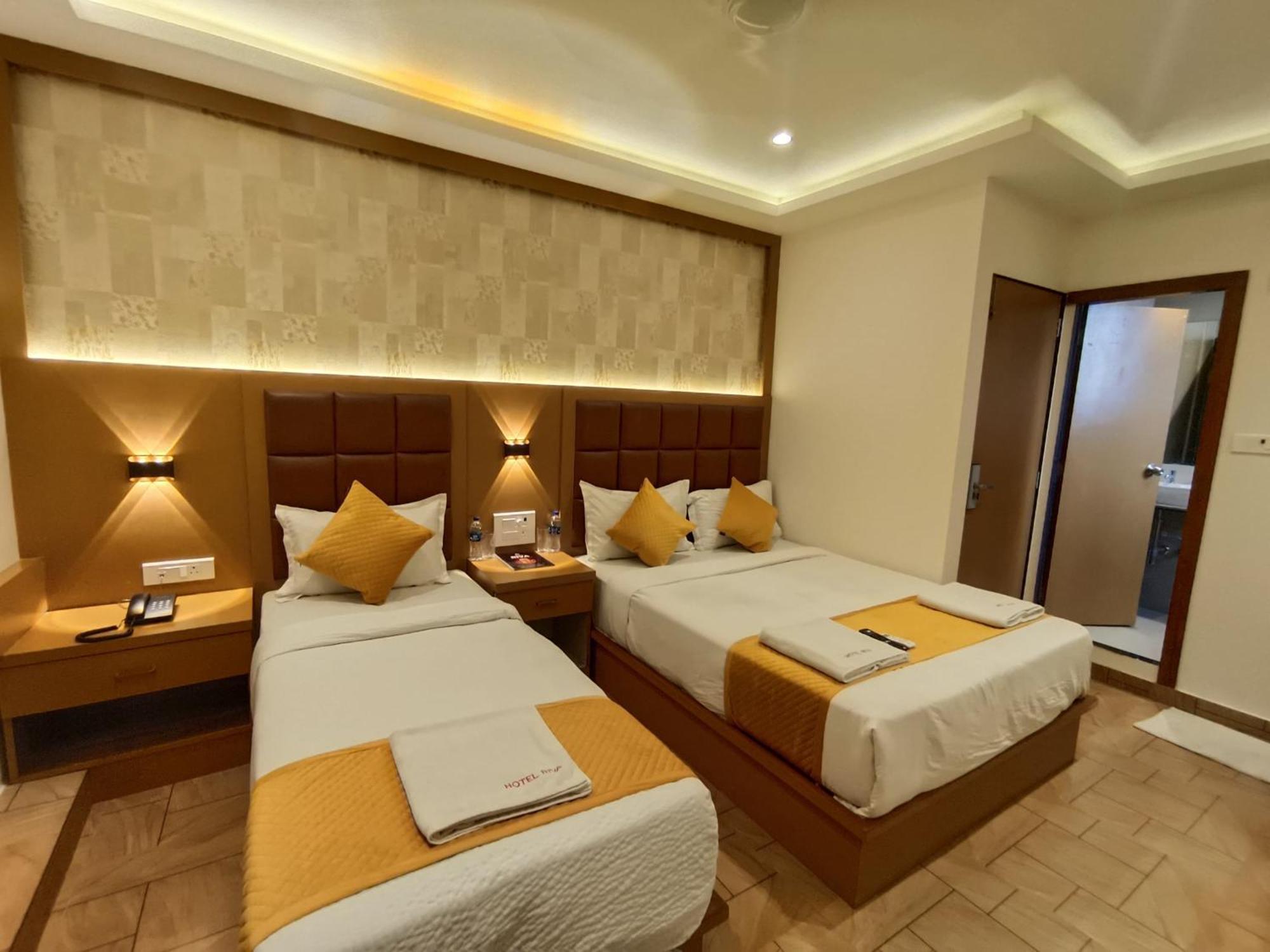 Hotel Riva International Goregaon- Near Nesco ムンバイ エクステリア 写真