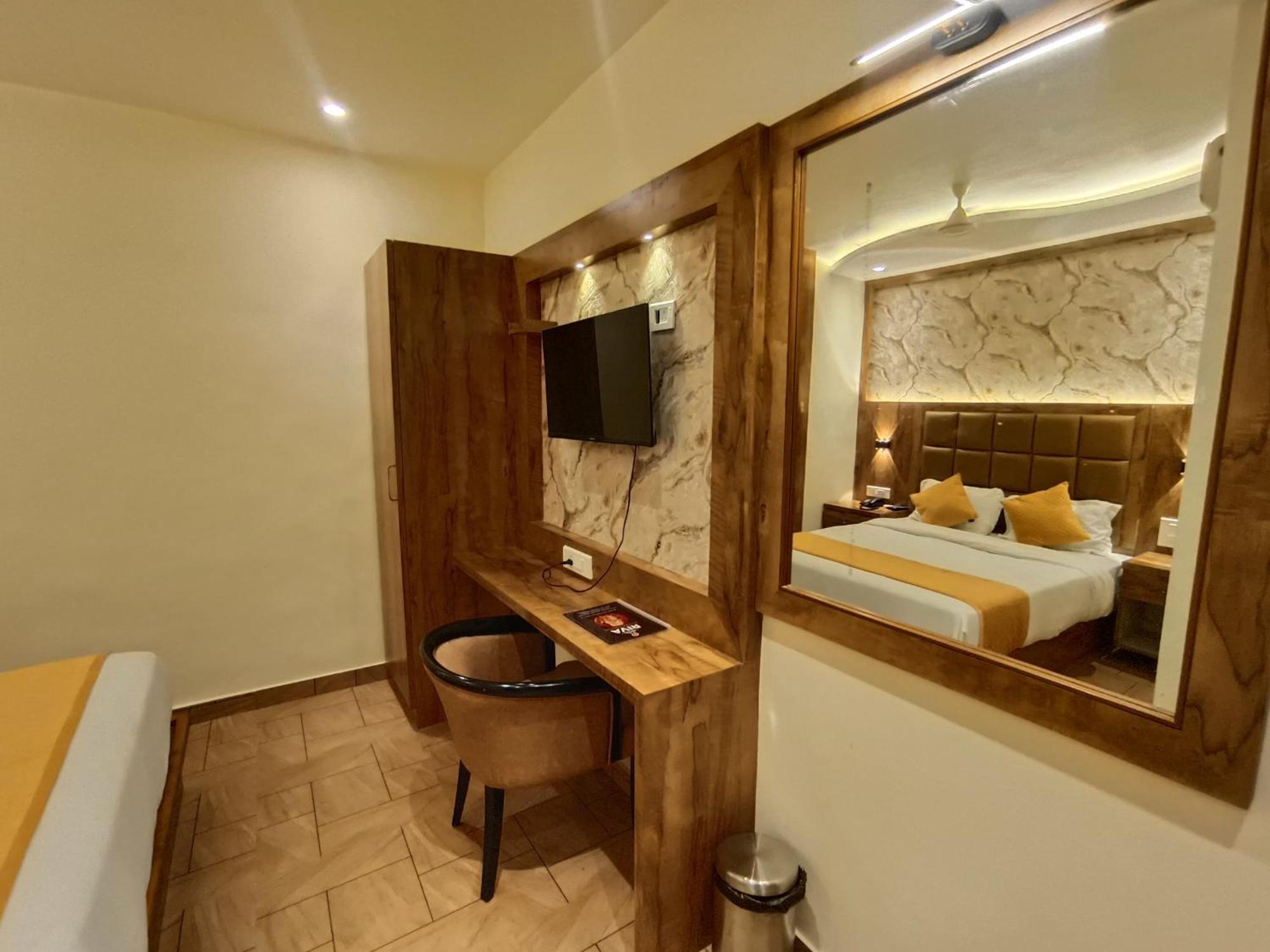 Hotel Riva International Goregaon- Near Nesco ムンバイ エクステリア 写真
